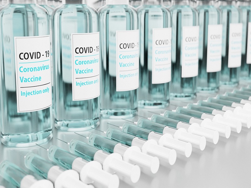 Vaccini: flaconi in vetro che contengono il vaccino- Foto: Pixabay