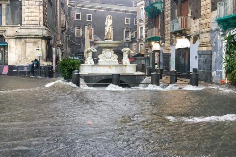 Alluvione a Catania. Foto di: Roberto Viglianisi