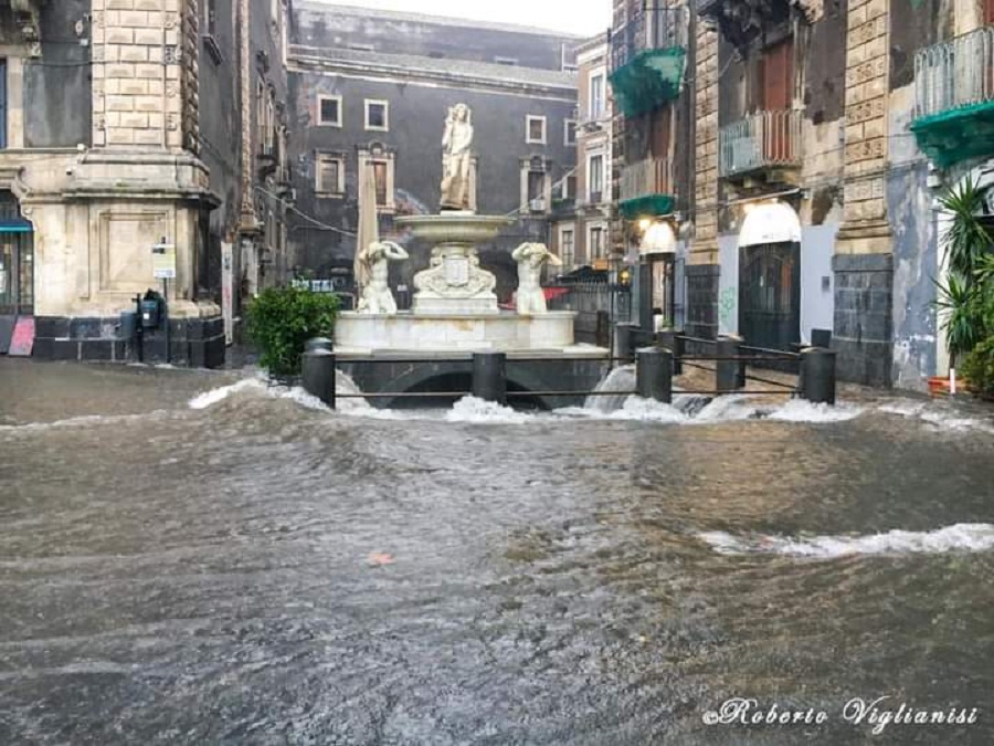 Alluvione a Catania. Foto di: Roberto Viglianisi