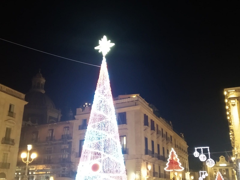 Festivita natalizie 2021- Albero in Piazza Università- Foto: Cavaleri Francesca Agata