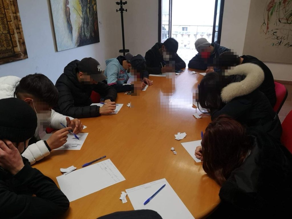 Alcuni ragazzi che partecipano ai corsi del progetto " La lettura rende liberi" promosso dal Rotary Club di Catania