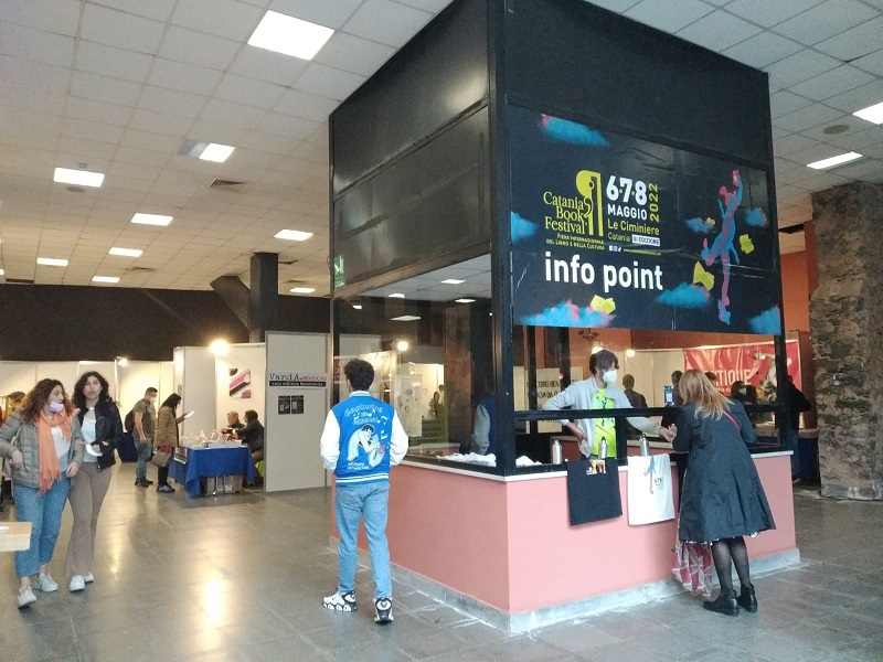 Catania Book Festival 2022 -Infopoint- Foto: Cavaleri Francesca Agata
