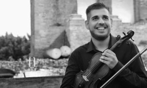 Simone Molino è un giovane talento catanese nella musica classica