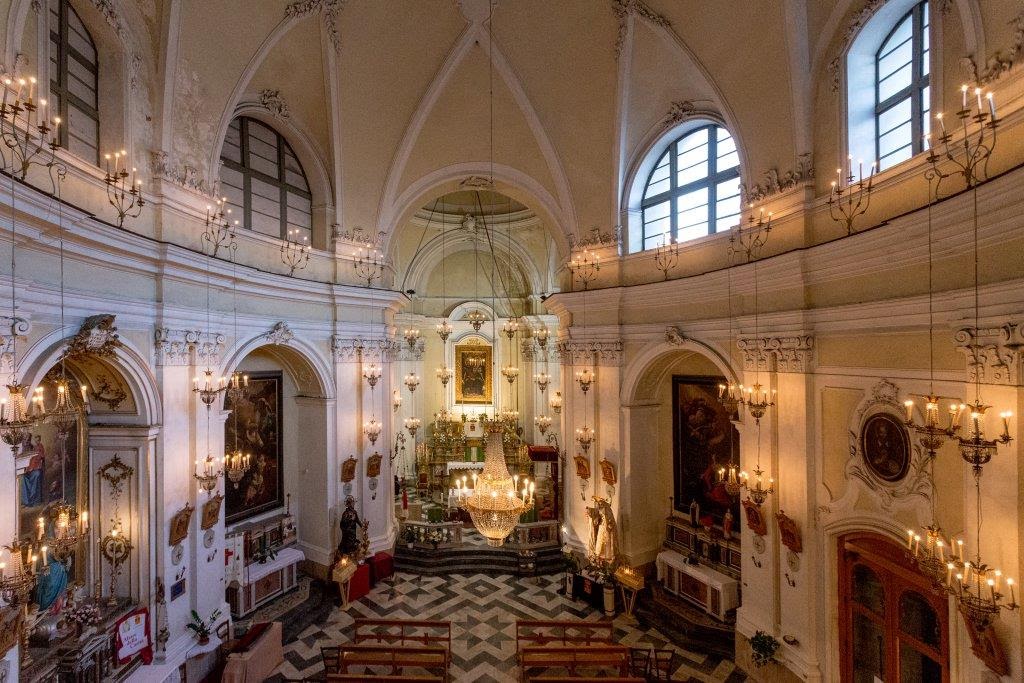 Interno barocco della chiesa di San Camillo de Lellis