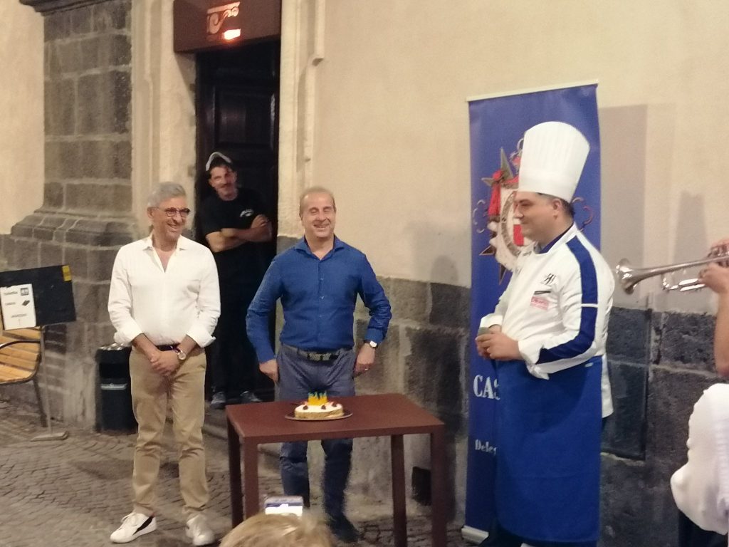 Andrea Finocchiaro presenta la torta Royale