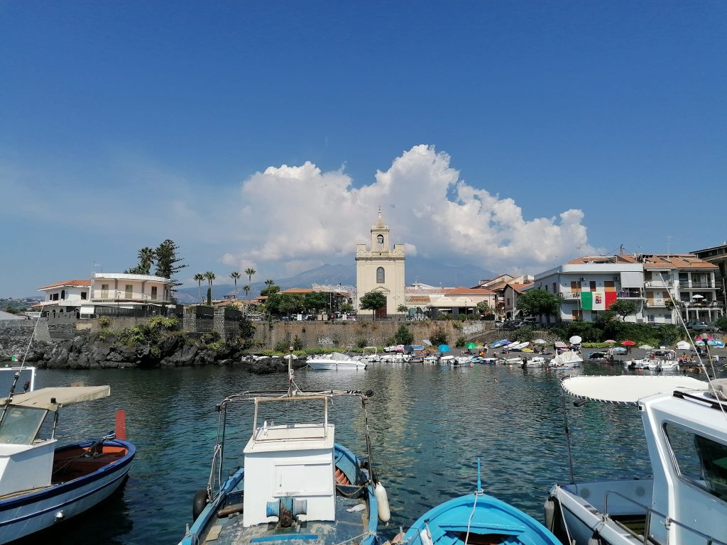 Stazzo è un caratteristico piccolo borgo marinaro sulla costa ionica, ricadente nel comune di Acireale, appartenente alla città metropolitana di Catania, a pochi passi dalla timpa, con mare blu e scogliera lavica suggestivi