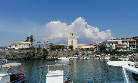 Stazzo è un caratteristico piccolo borgo marinaro sulla costa ionica, ricadente nel comune di Acireale, appartenente alla città metropolitana di Catania, a pochi passi dalla timpa, con mare blu e scogliera lavica suggestivi
