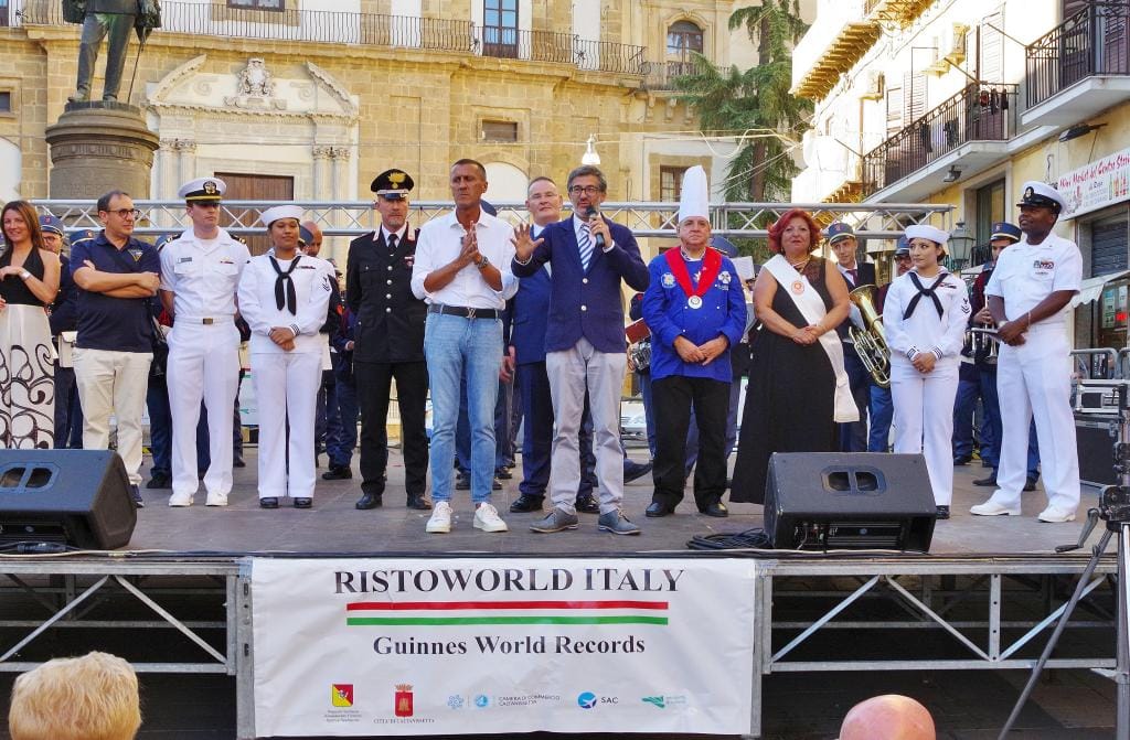 Marcello Proietto di Silvestro, presidente di Ristoworld Italy, insieme al team, presenta alla città l'evento