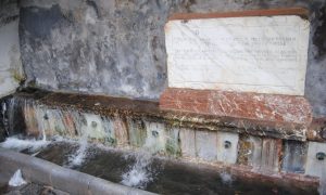 Fontana Sette Canali nacque da un'altra fontana che ne presentava 36, costruita nel 1612