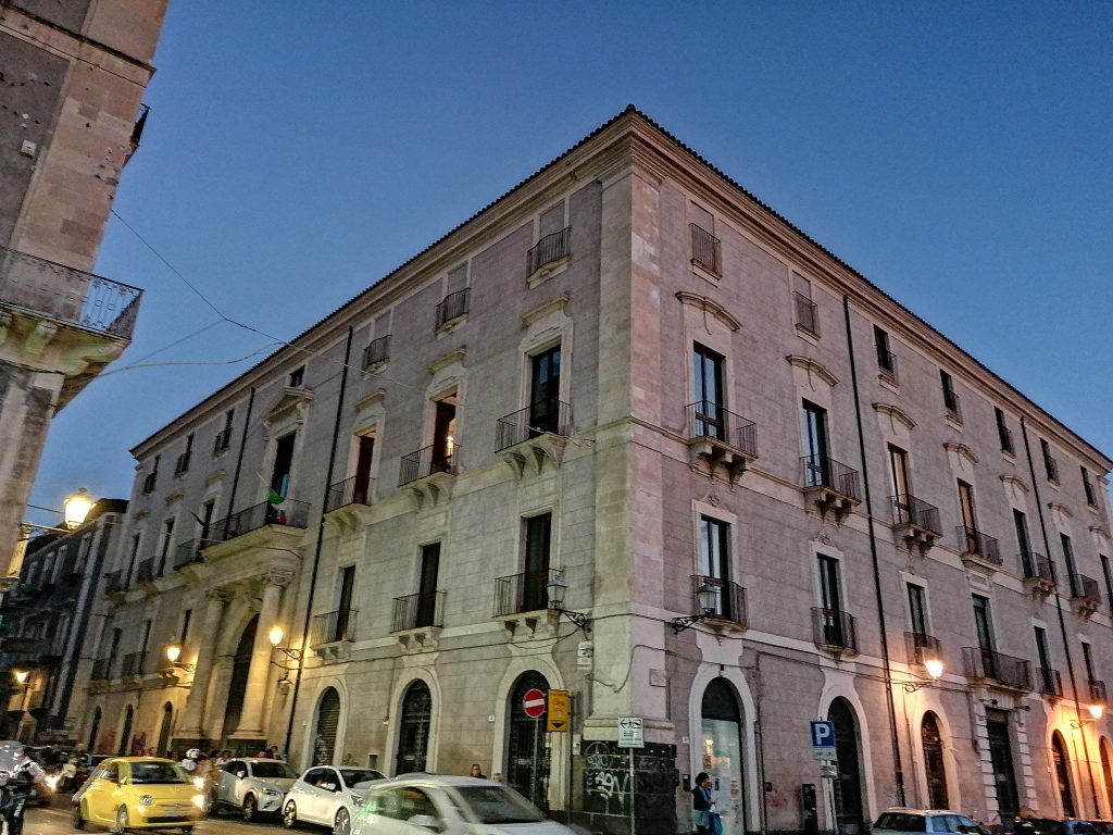L'imponente esterno di Palazzo Pedagaggi