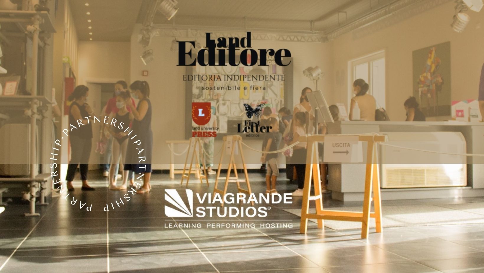 partenariat entre les Studios Viagrande et Land Editore Sélection de dix histoires d'étudiants de l'École d'Écriture et de Conte nées grâce à un échange d'objets du passé
