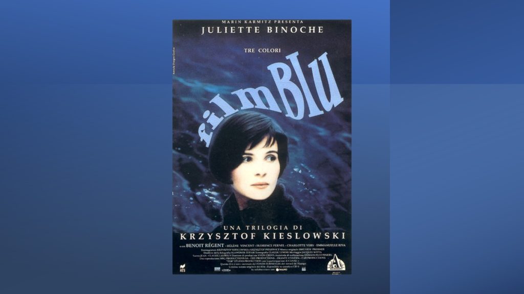 Blu, il primo film della trilogia di Kieślowski recensito da Alessandra Pandolifini, studentessa di Viagrande Studios