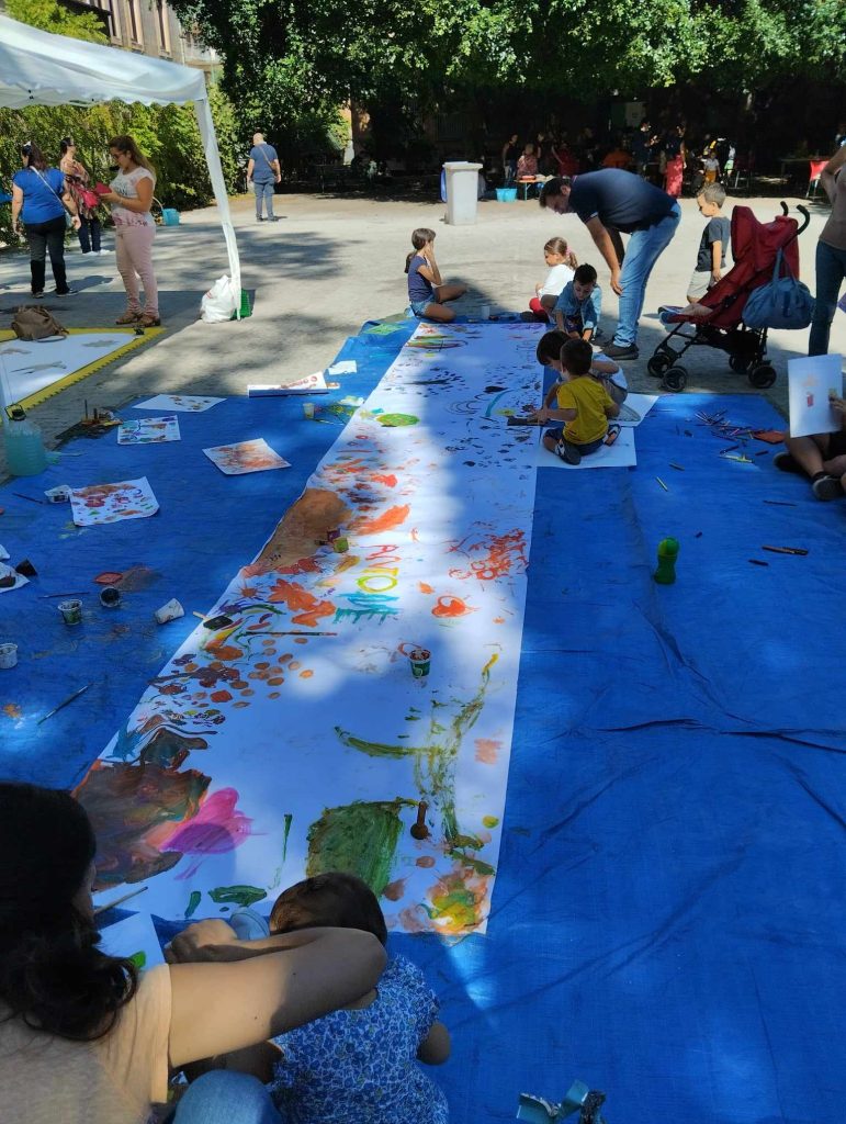 Il disegno collettivo con cui bambini/e hanno dato libera espressione alla creatività ph Angela Strano