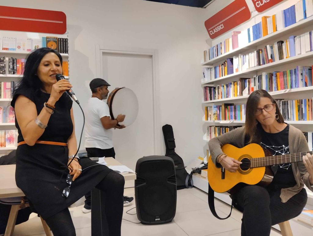 Intermezzo musicale nella presentazione di Viaggiare in Sicilia ph Angela Strano