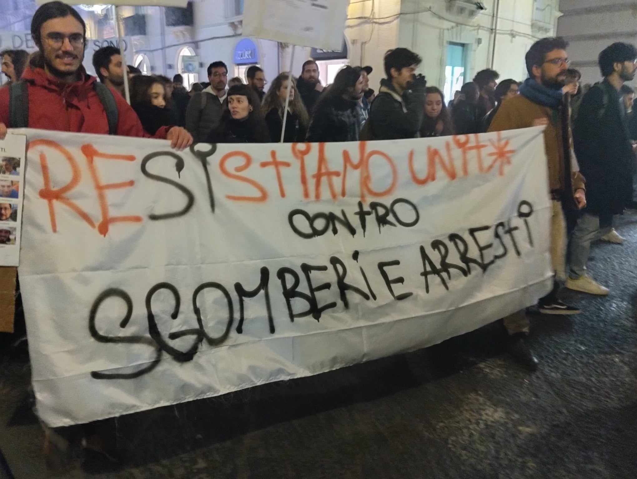 Tanti/e manifestanti a sostegno di Studentato e Consultorio