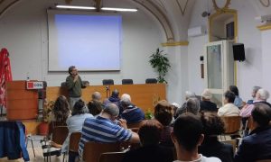 Attilio Pavone mentre spiega la situazione attuale della Ferrovia Circumetnea ph Angela Strano