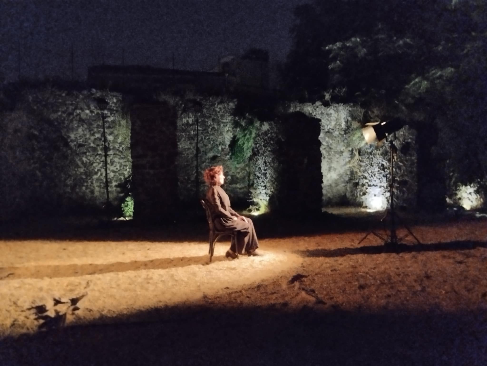 Graziana Maniscalco mientras recita con patetismo la novela corta de Rosso Malpelo ph Angela Strano