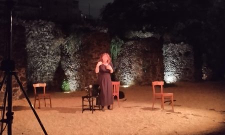 Entro i limiti della media europea, spettacolo su una realtà estremamente attuale ph Angela Strano