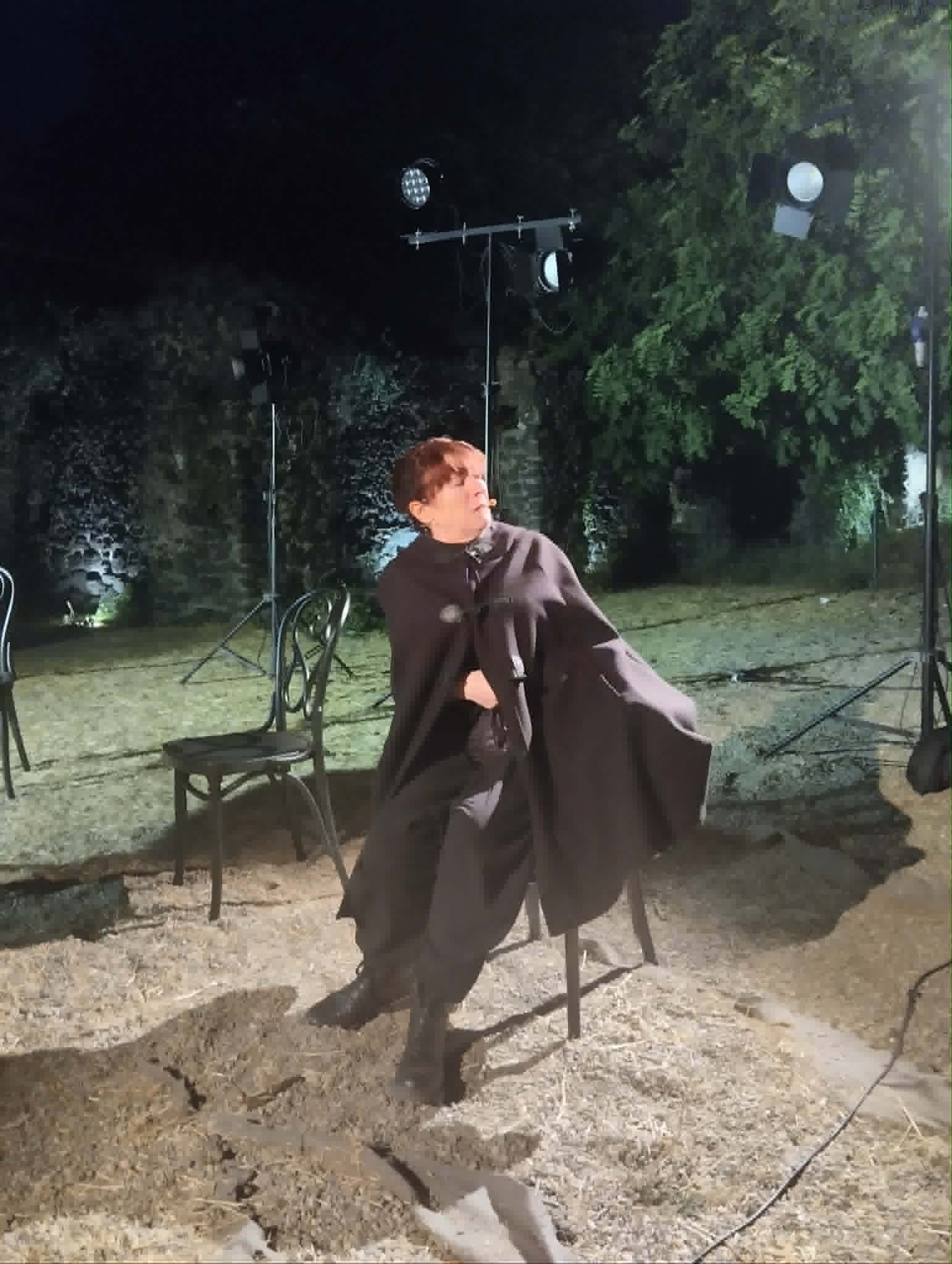 Graziana Maniscalco che esprime tutto il racconto teatrale