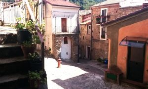 L'antico borgo di conflenti superiore: piazza chjianiattu