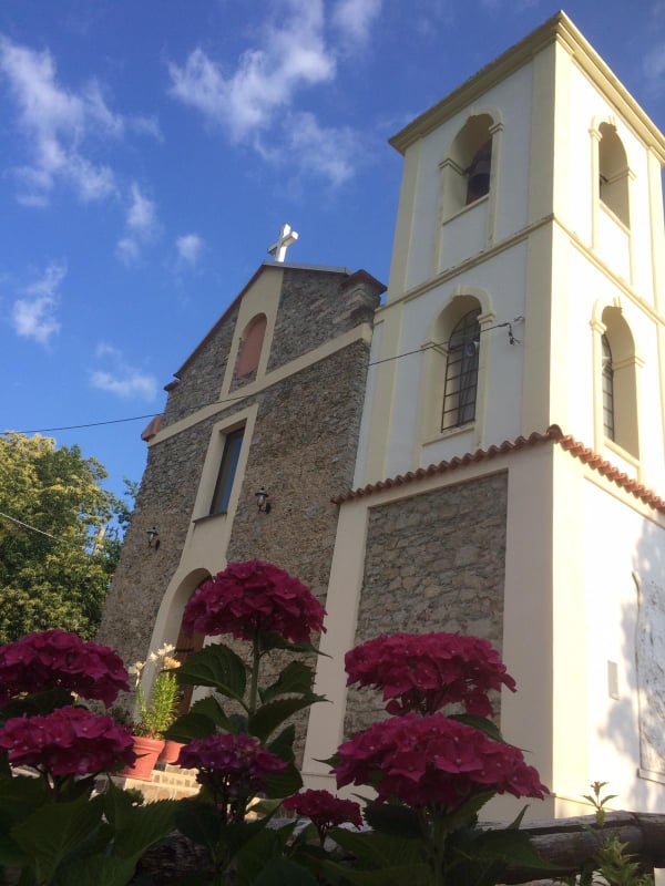 2 Luglio: La chiesa con i fiori