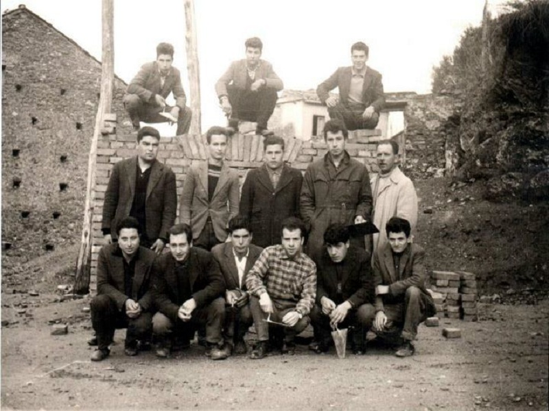 Scuola per muratori. Gli allievi