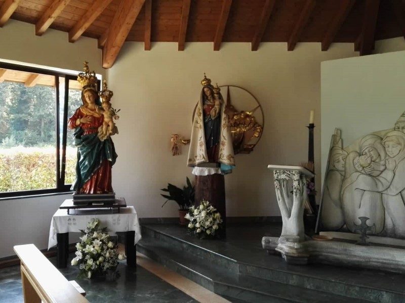 Borgo Ticino: le due statue della Madonna