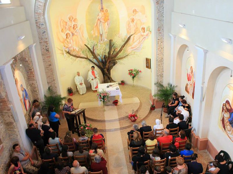 Buon 2 luglio: l'interno della chiesa dellaQuerciola