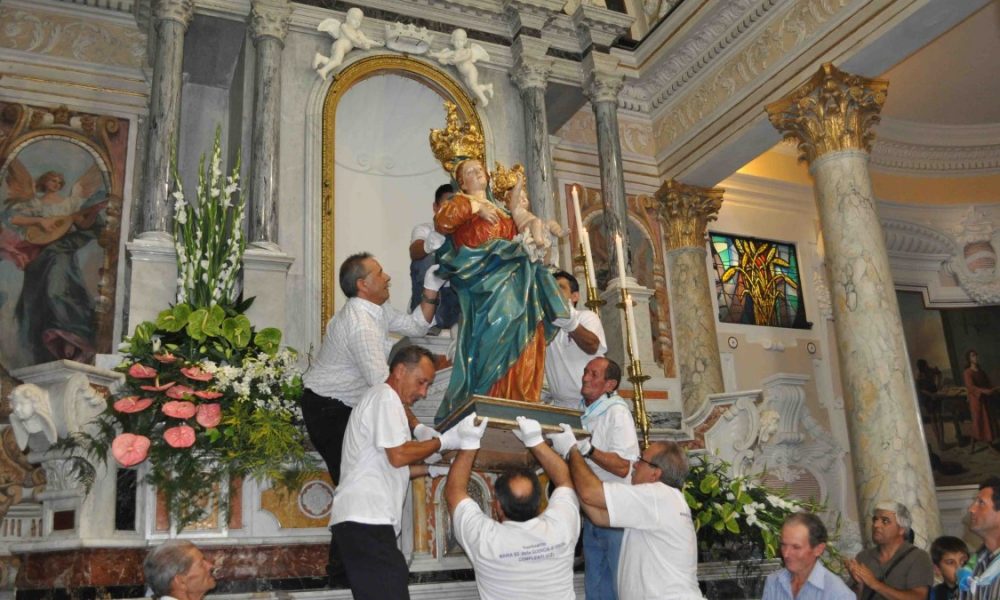 Luni a Madonna: la salita della statua