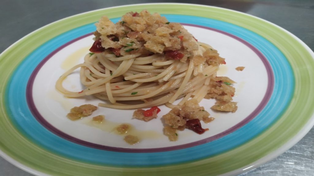 Spaghetti e mollica di pane