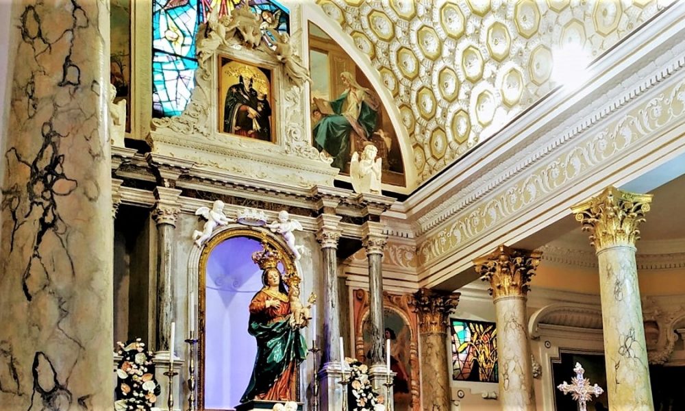 Quadro Divino all'interno della basilica