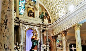 Quadro Divino all'interno della basilica