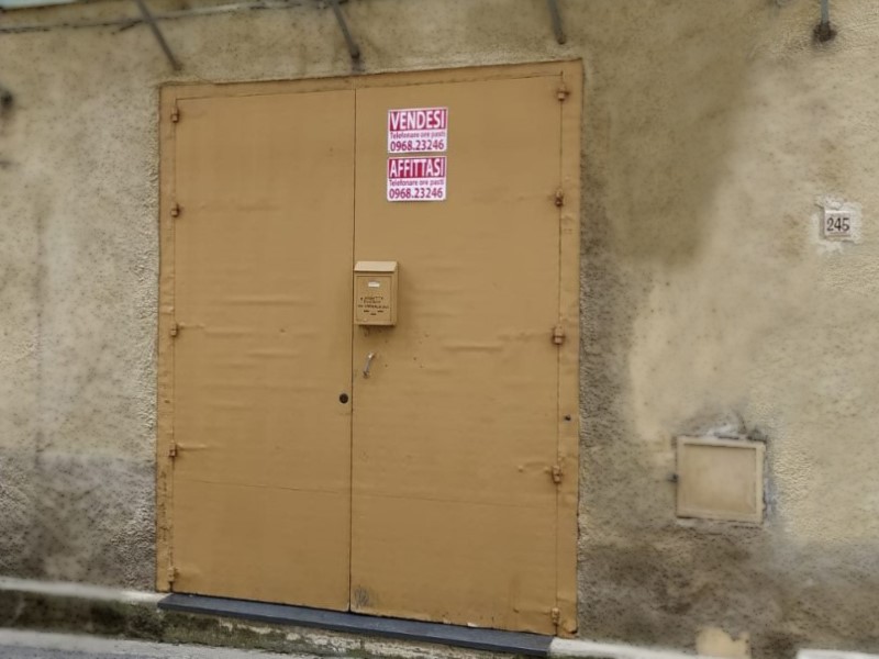 Salone di mastru Geniu ormai chiuso