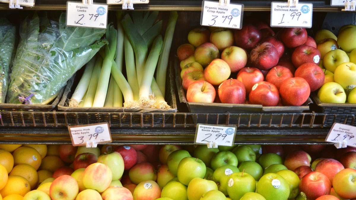 Alimentari marotta giuseppe: espositore frutta