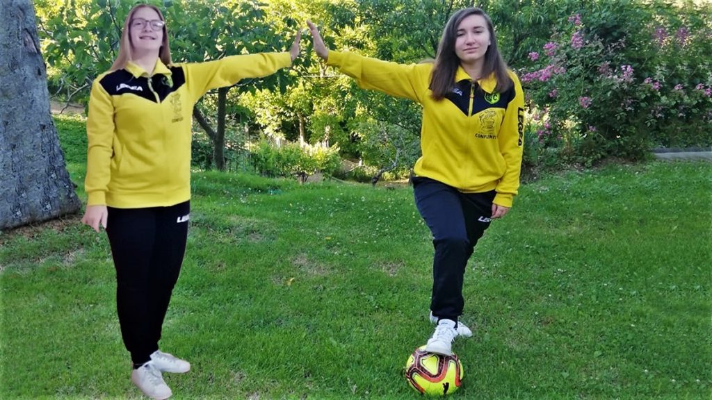 Erika E Giulia in giardino