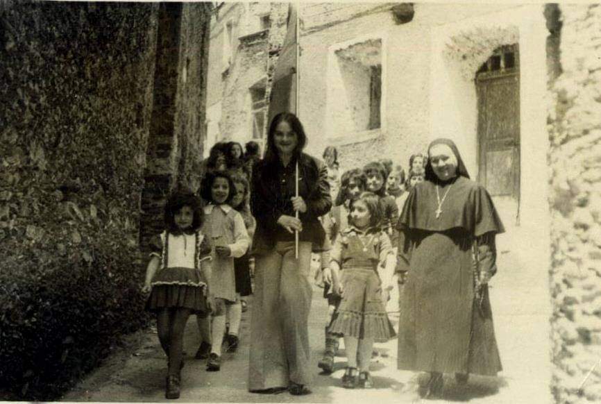 Suor Angela In Processione
