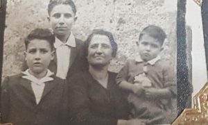 Gaetano Volpe Con La Mamma E I Fratelli
