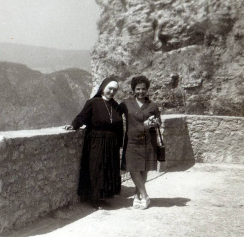 Suor Angela E La Sig. Lena