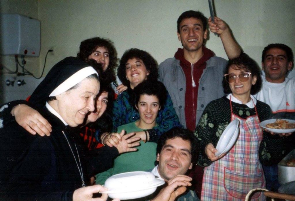 Suor Angela Eun Gruppo Di Persone