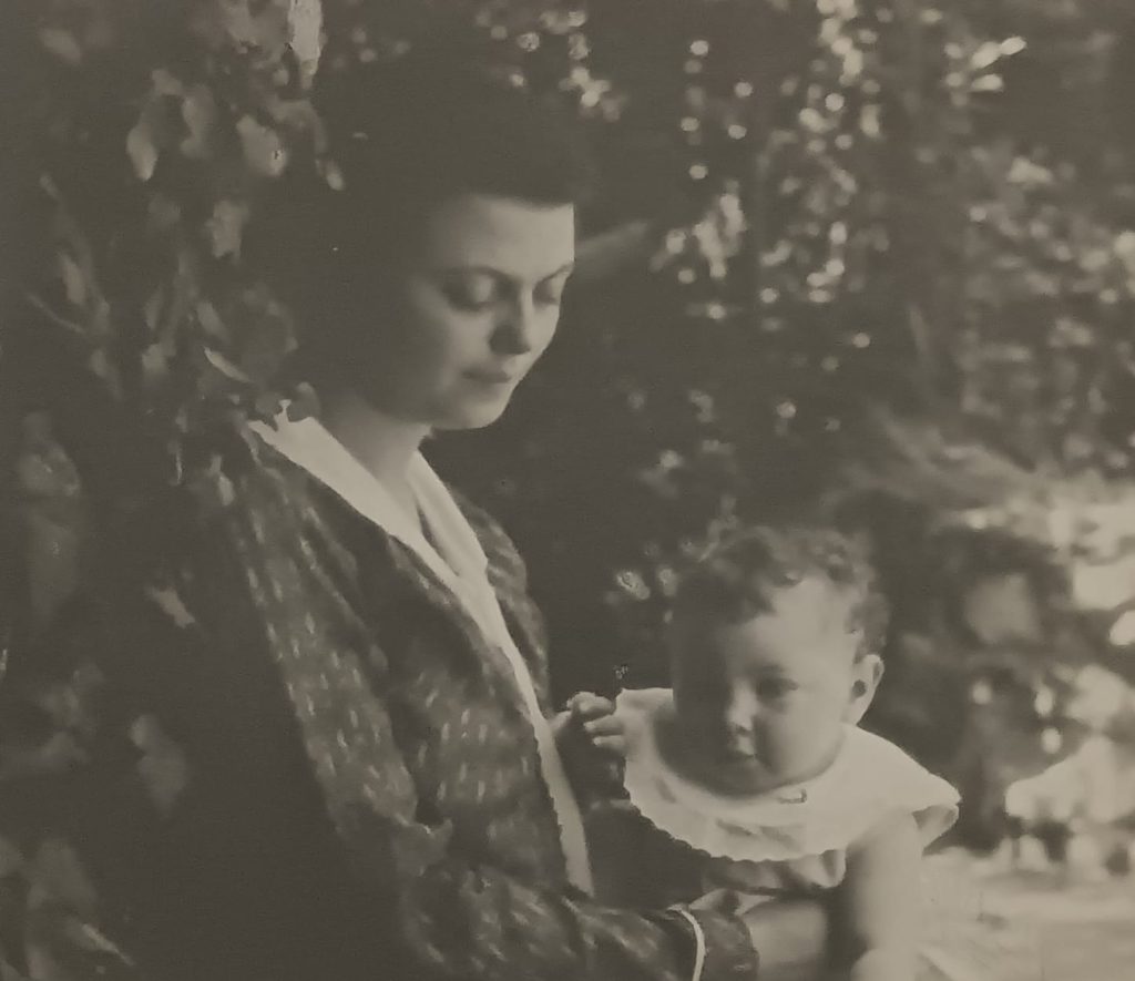 Mamma Con Bambino Di U. Stranges