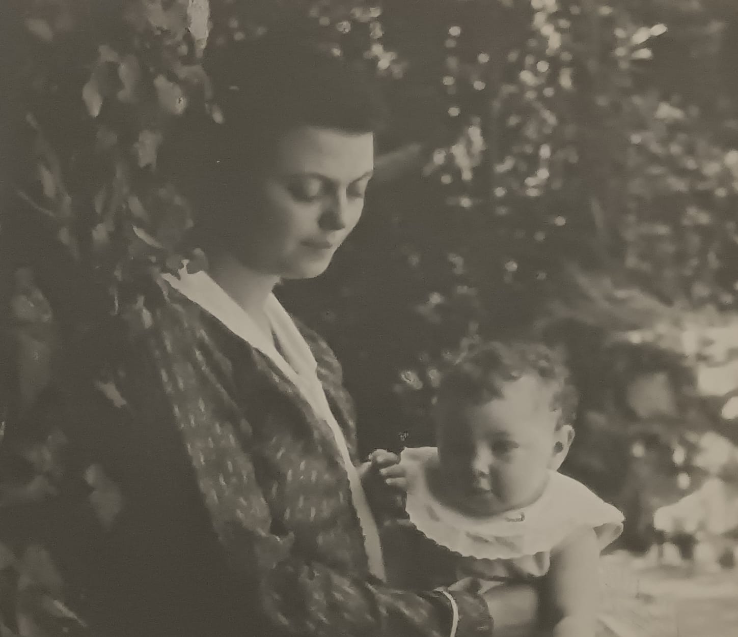 Мама с ребенком, автор: У. Стрэндж