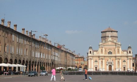 Polesani in gita a Carpi - piazza principale di Carpi