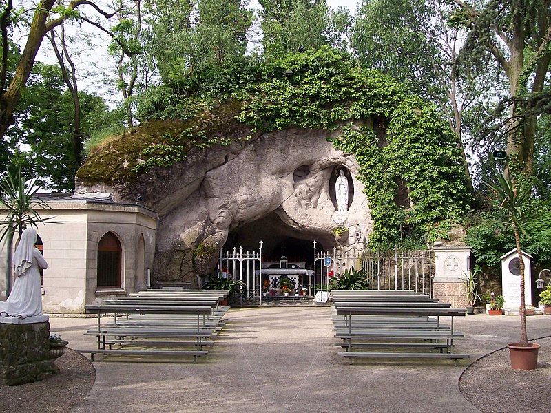 Immacolata - La Grotta ricostruita