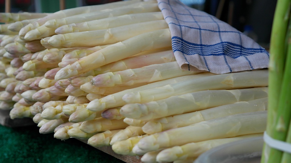 Gli asparagi nel Polesine - Asparagi Bianchi sulla tavola