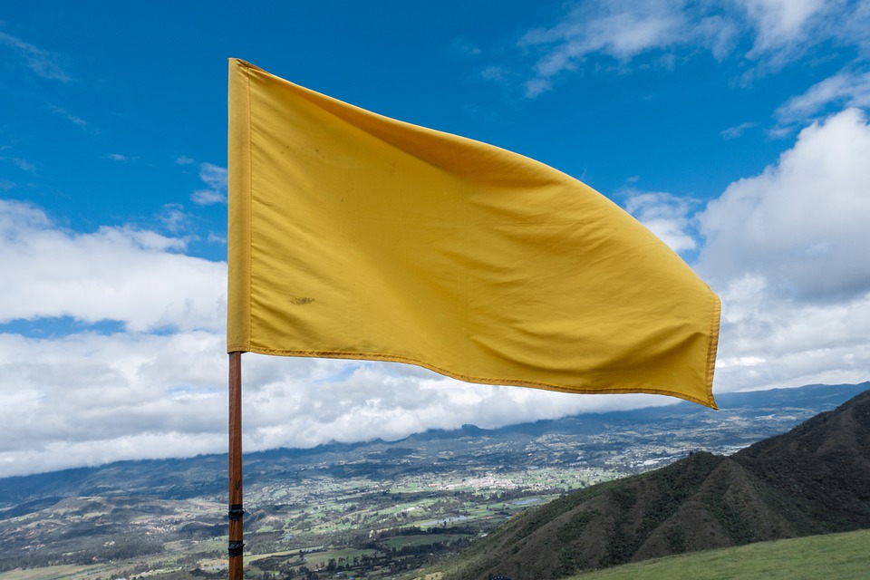 Bandiera gialla OVD - Bandiera gialla che sventola