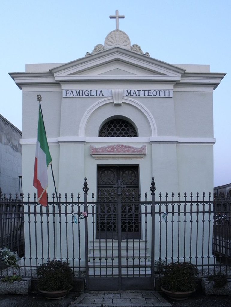 Giacomo Matteotti - Tomba Di Matteotti con tricolore