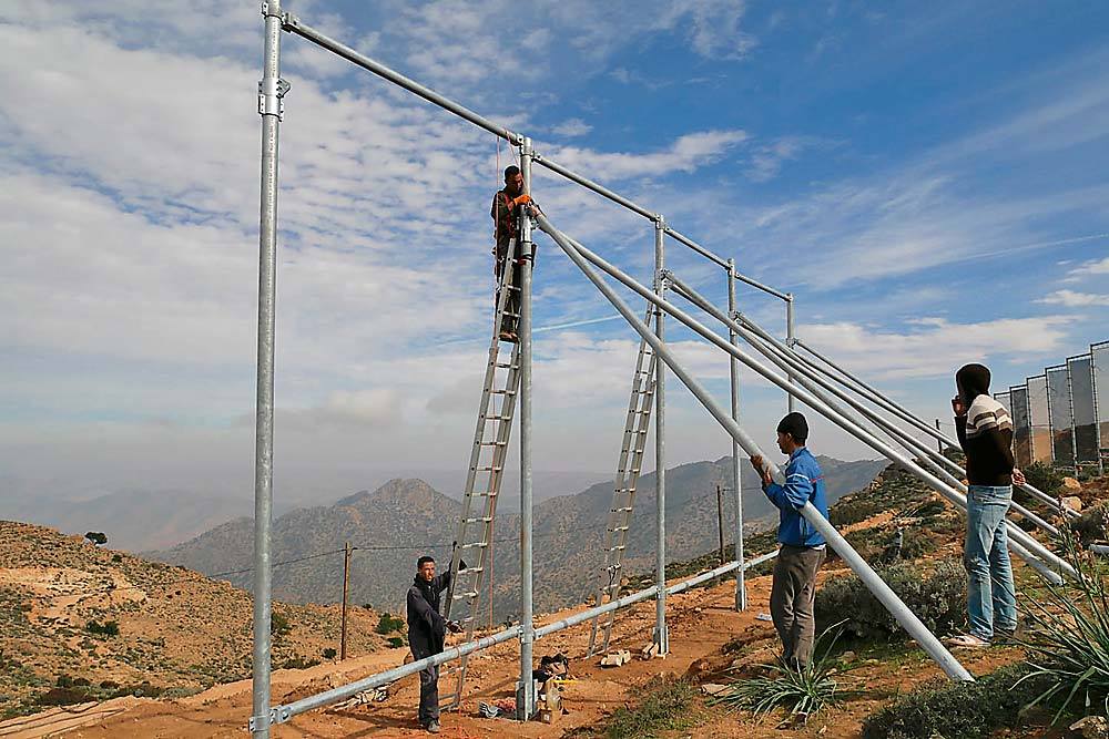 Pannelli che producono acqua dalla nebbia- Installazione dei pannelli