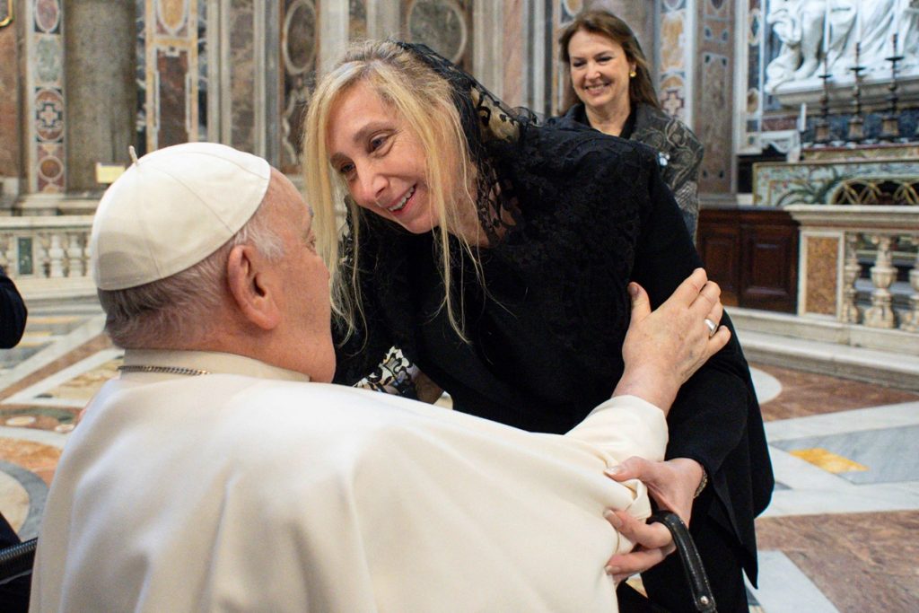 Javier Milei - Karina Milei E Il Papa in foto