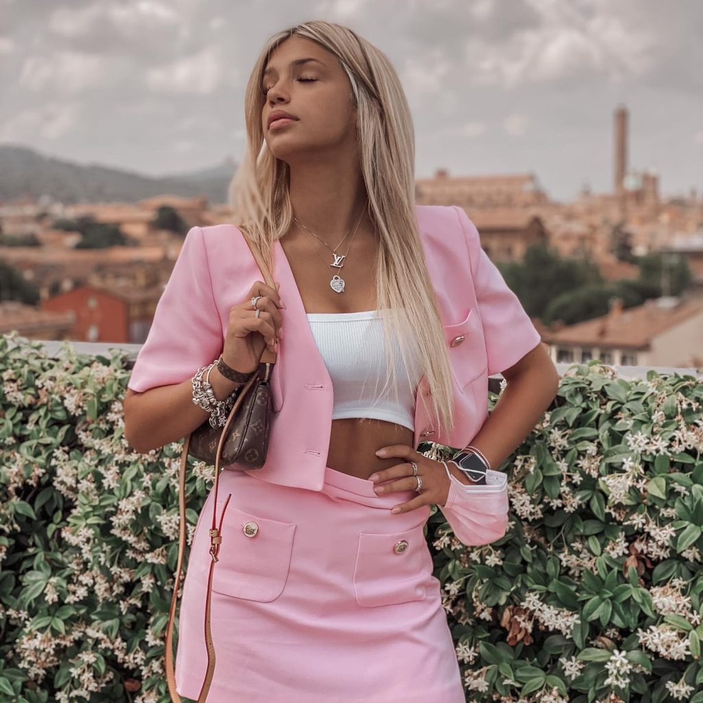Alice De Bortoli influencer creator con oltre 5 milioni di follower -  itCrespino