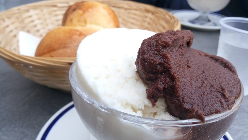 Granita Ai Gusti Mandorla E Cioccolato Con Brioche Siciliana